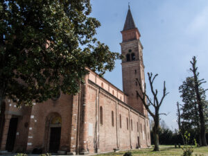 Pieve romanica (Basilica dei Santi Pietro e Paolo Apostoli)