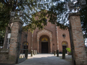 Pieve romanica (Basilica dei Santi Pietro e Paolo Apostoli)